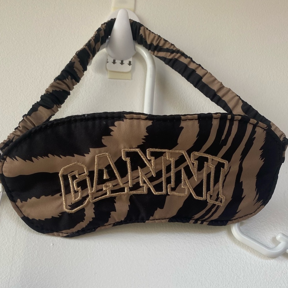 Ganni Sleeping eye cover